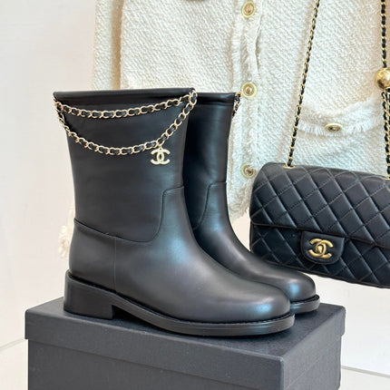 CC SHORT BOOTS IN BLACK CALFSKIN