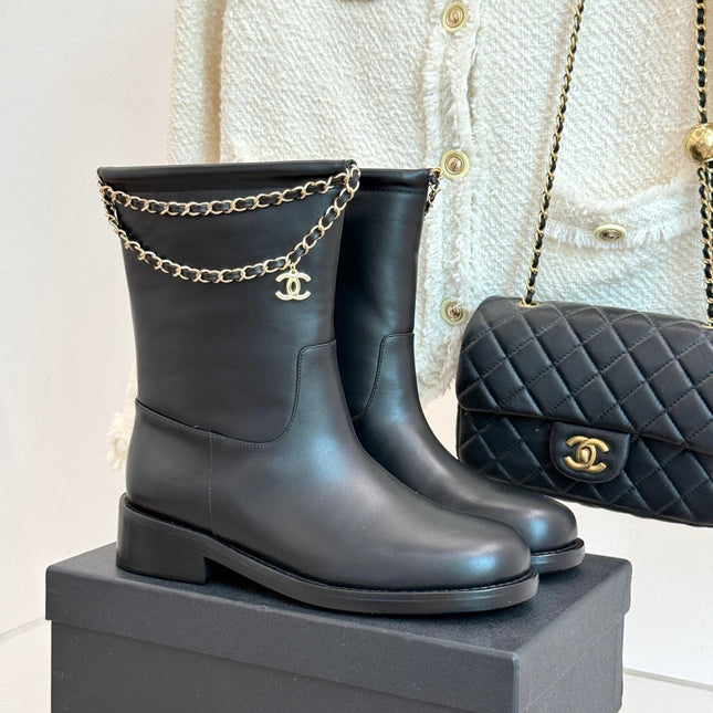 CC SHORT BOOTS IN BLACK CALFSKIN