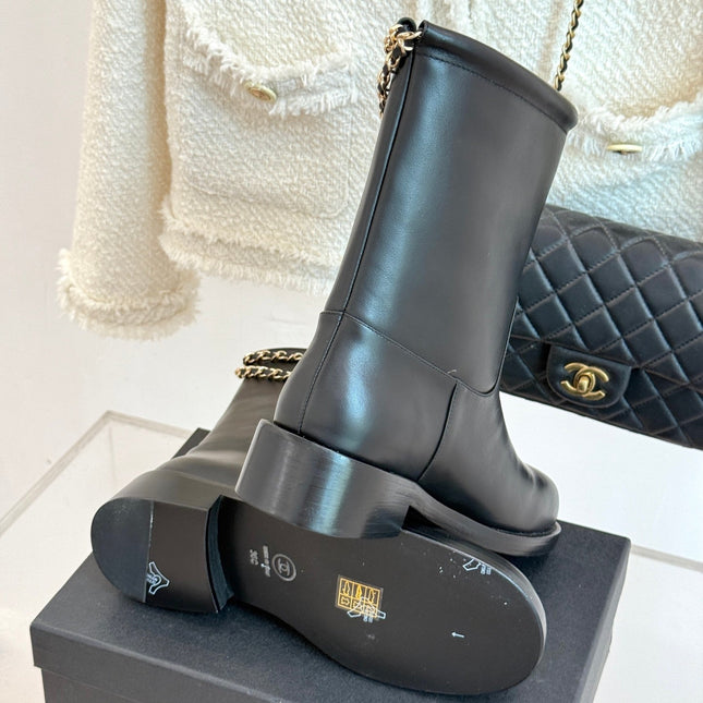 CC SHORT BOOTS IN BLACK CALFSKIN