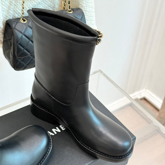 CC SHORT BOOTS IN BLACK CALFSKIN