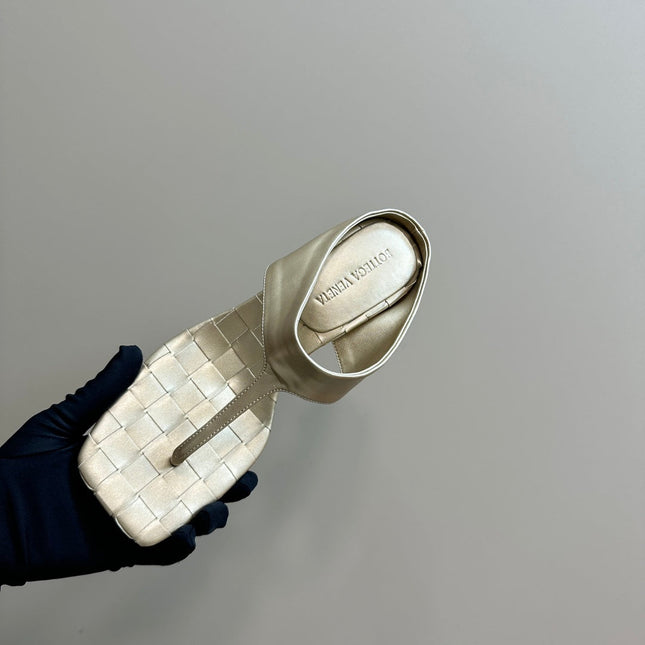 MARELLA THONG IN LIGHT GOLD LEATHER WITH SIGNATURE INTRECCIATO INSOLE 55 MM