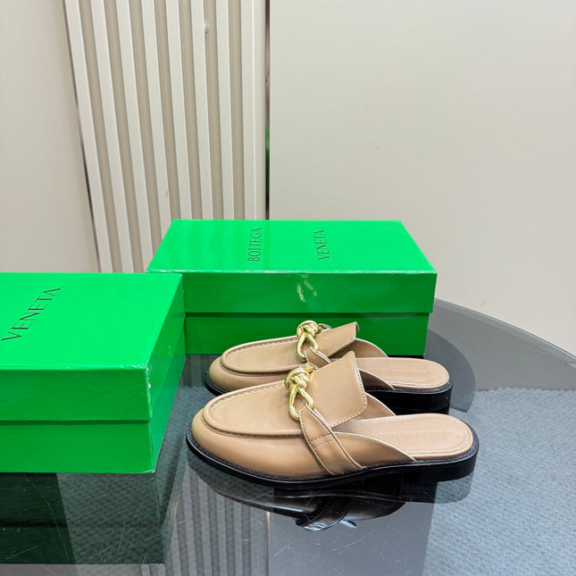 ASTAIRE MULE IN LIGHT BROWN CALFSKIN WITH GOLD HARDWARE