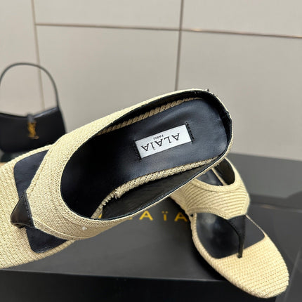 ALAIA WEDGE THONG SANDALS 25S IN LIGHT BEIGE RAFFIA
