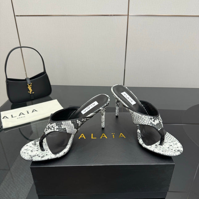 ALAIA HEELED THONG 25S IN WHITE AND BLACK LAMBSKIN SNAKE-EMBOSSED