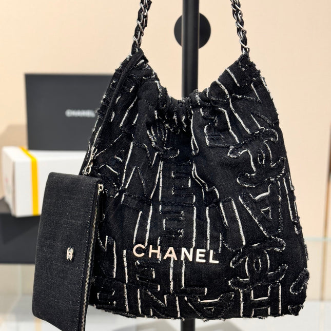 CHANEL 22 BAG 25S 42 CM IN BLACK DENIM