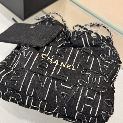 CHANEL 22 BAG 25S 37 CM IN BLACK DENIM