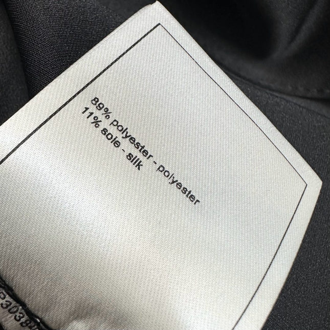 CHANEL SLEEVELESS ROUND-NECK BUTTON-UP TOP 274769