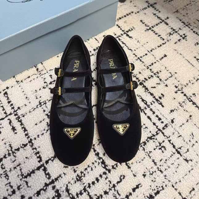 MARY JANE FLAT WITH TRIANGLE LOGO IN BLACK VELVET