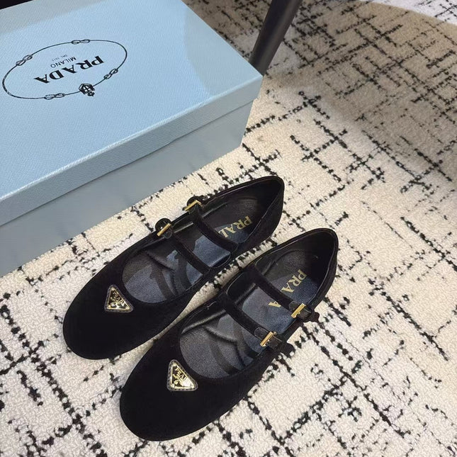 MARY JANE FLAT WITH TRIANGLE LOGO IN BLACK VELVET
