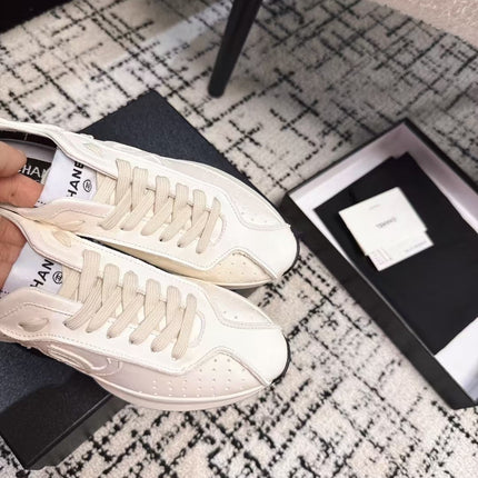 CLASSIC SNEAKERS IN WHITE SHEEPSKIN