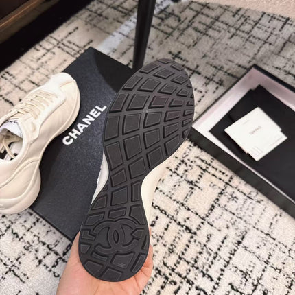 CLASSIC SNEAKERS IN WHITE SHEEPSKIN