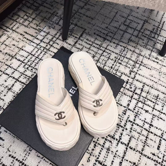 THICK-SOLED THONG SLIPPERS IN WHITE CALFSKIN