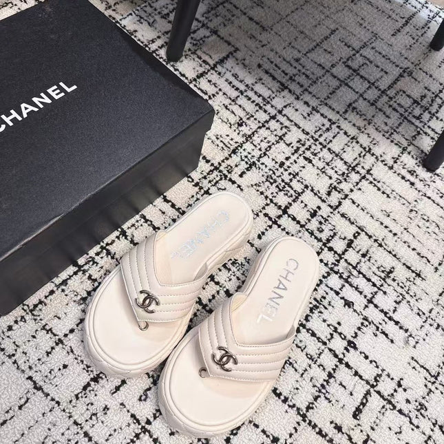 THICK-SOLED THONG SLIPPERS IN WHITE CALFSKIN
