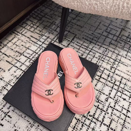 THICK-SOLED THONG SLIPPERS IN BRIGHT PINK CALFSKIN