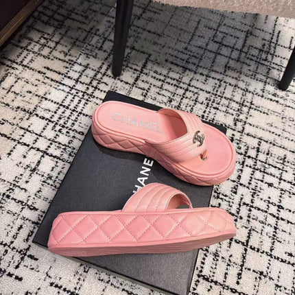 THICK-SOLED THONG SLIPPERS IN BRIGHT PINK CALFSKIN