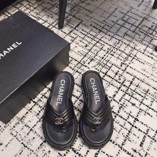 THICK-SOLED THONG SLIPPERS IN BLACK CALFSKIN