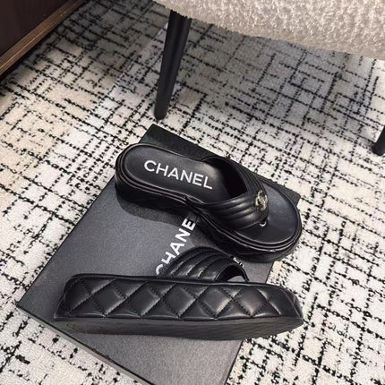 THICK-SOLED THONG SLIPPERS IN BLACK CALFSKIN