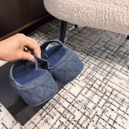 THICK-SOLED THONG SLIPPERS IN NAVY BLUE DENIM