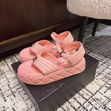 THICK-SOLED THONG SANDAL IN BRIGHT PINK LAMBSKIN