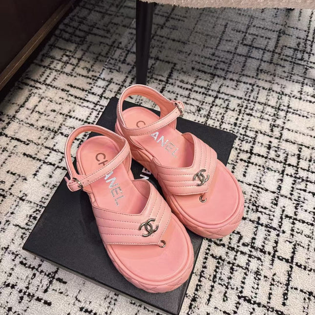 THICK-SOLED THONG SANDAL IN BRIGHT PINK LAMBSKIN