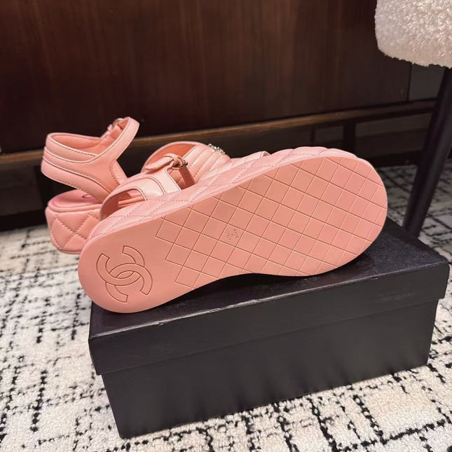 THICK-SOLED THONG SANDAL IN BRIGHT PINK LAMBSKIN