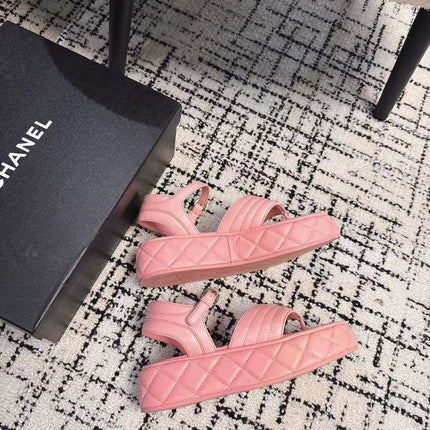 THICK-SOLED THONG SANDAL IN BRIGHT PINK LAMBSKIN