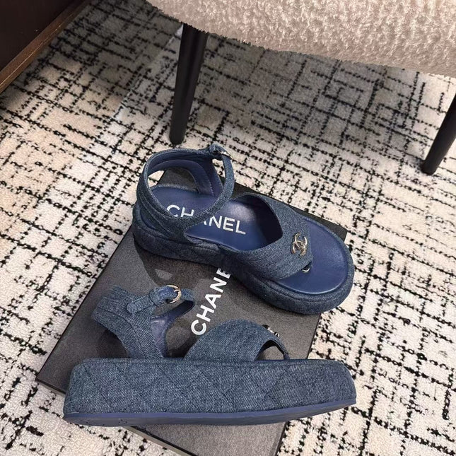 THICK-SOLED THONG SANDAL IN NAVY BLUE DENIM