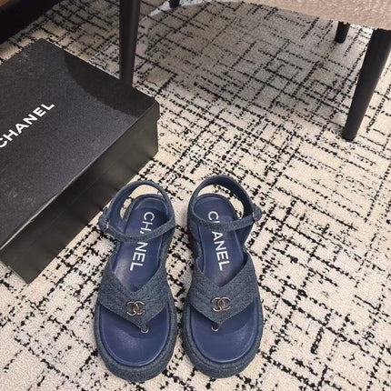 THICK-SOLED THONG SANDAL IN NAVY BLUE DENIM