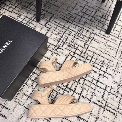 THICK-SOLED THONG SANDAL IN MACAROON BEIGE LAMBSKIN