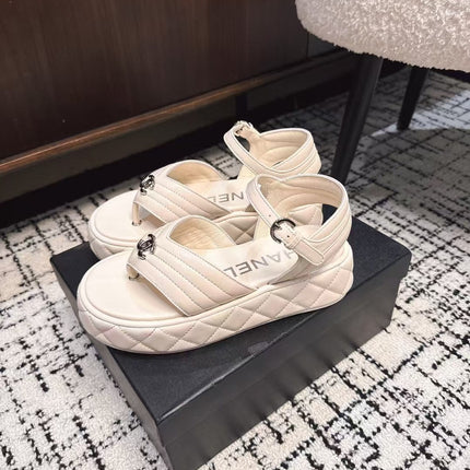 THICK-SOLED THONG SANDAL IN WHITE CREAM LAMBSKIN