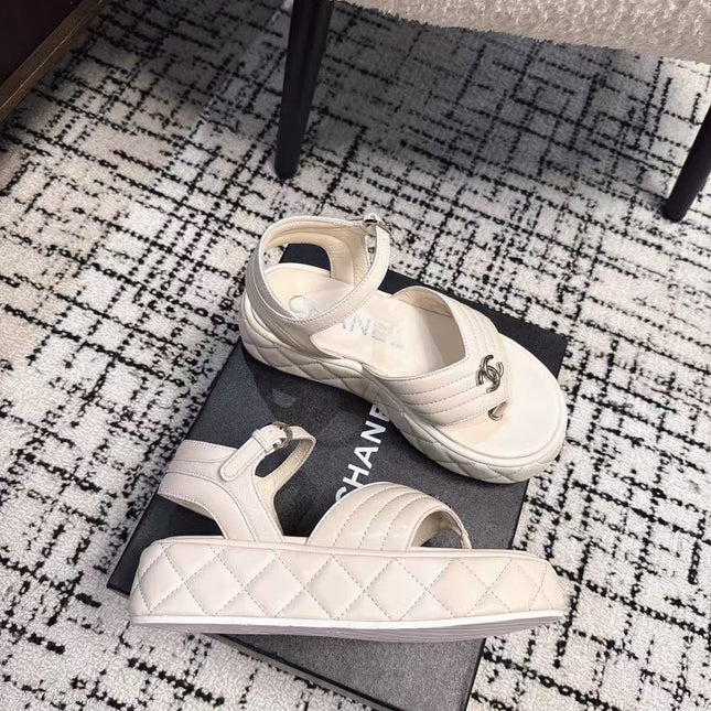 THICK-SOLED THONG SANDAL IN WHITE CREAM LAMBSKIN