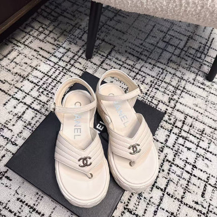 THICK-SOLED THONG SANDAL IN WHITE CREAM LAMBSKIN