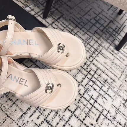 THICK-SOLED THONG SANDAL IN WHITE CREAM LAMBSKIN