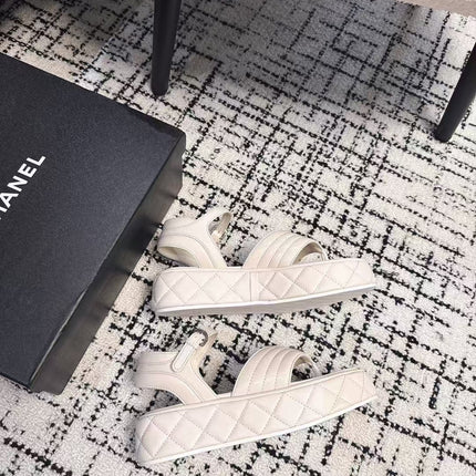 THICK-SOLED THONG SANDAL IN WHITE CREAM LAMBSKIN