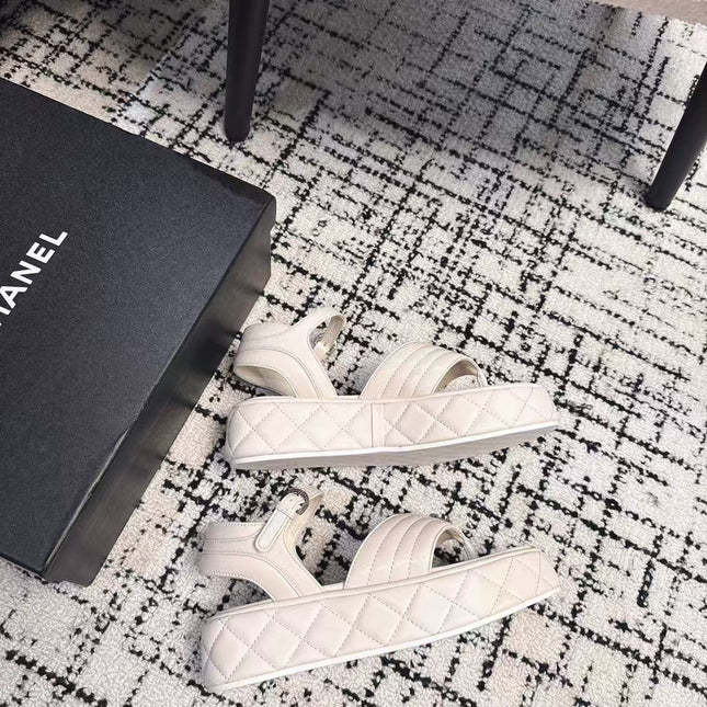 THICK-SOLED THONG SANDAL IN WHITE CREAM LAMBSKIN