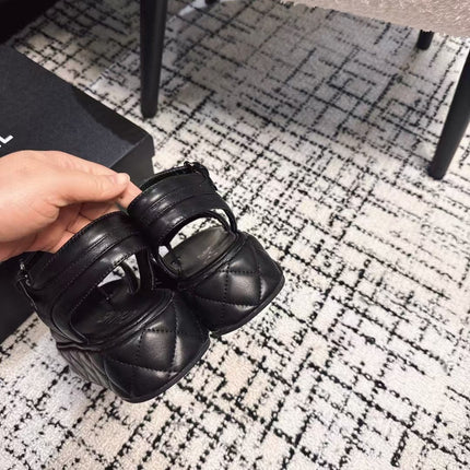 THICK-SOLED THONG SANDAL IN BLACK LAMBSKIN