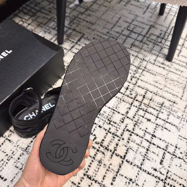 THICK-SOLED THONG SANDAL IN BLACK LAMBSKIN