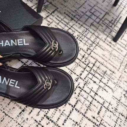 THICK-SOLED THONG SANDAL IN BLACK LAMBSKIN