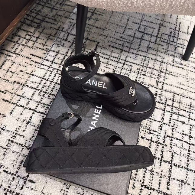 THICK-SOLED THONG SANDAL IN BLACK DENIM