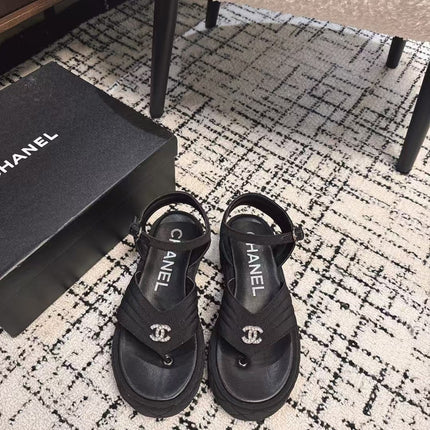 THICK-SOLED THONG SANDAL IN BLACK DENIM