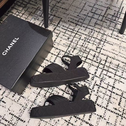 THICK-SOLED THONG SANDAL IN BLACK DENIM