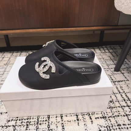 FLAT MULES IN BLACK CALFSKIN