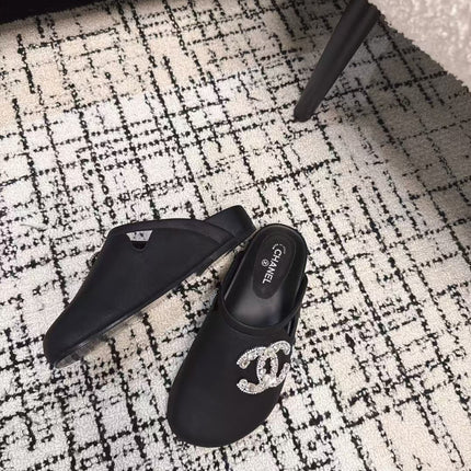 FLAT MULES IN BLACK CALFSKIN