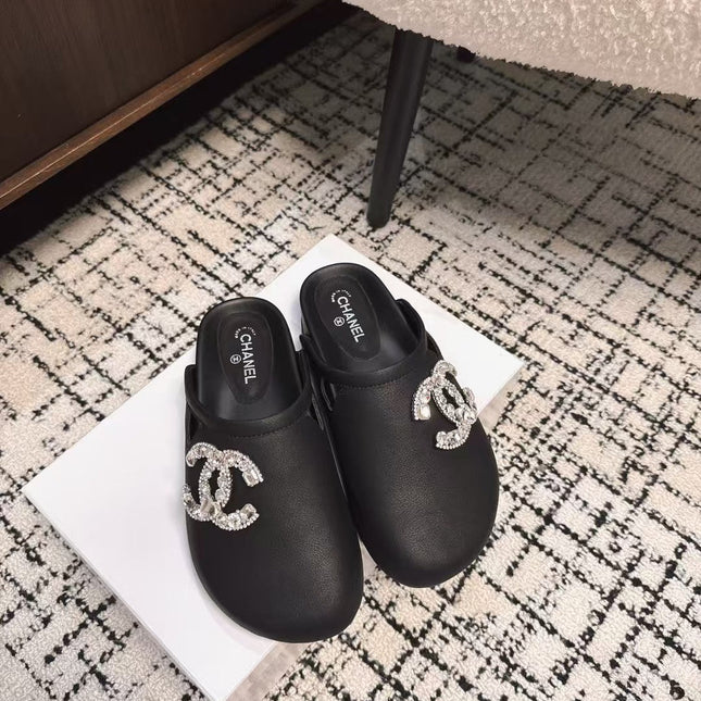 FLAT MULES IN BLACK CALFSKIN