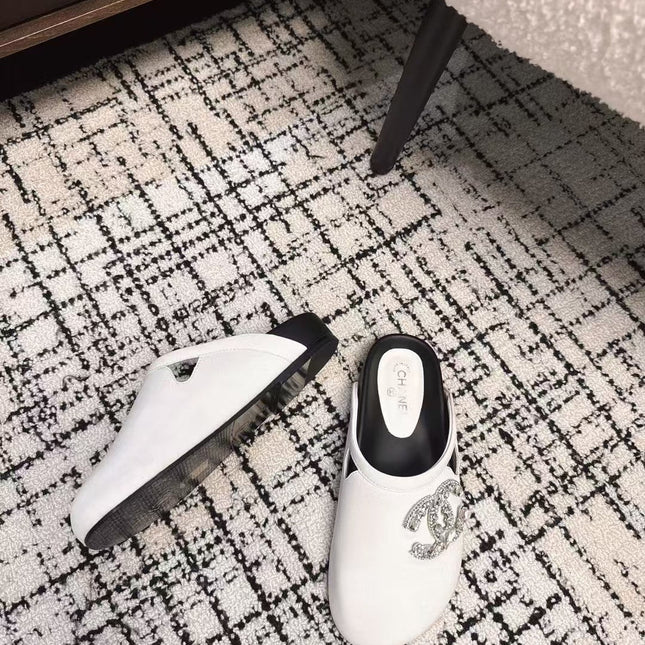 FLAT MULES IN WHITE CALFSKIN