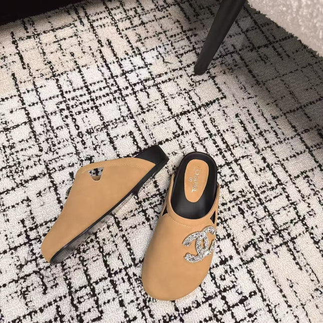 FLAT MULE IN SEPIA BEIGE CALFSKIN