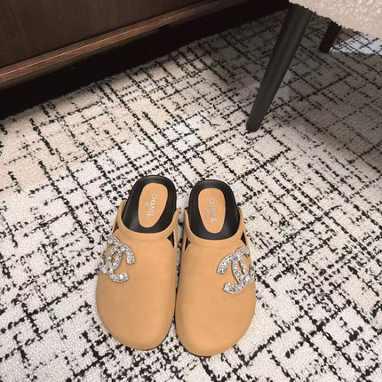 FLAT MULE IN SEPIA BEIGE CALFSKIN