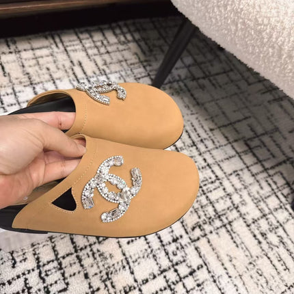 FLAT MULE IN SEPIA BEIGE CALFSKIN