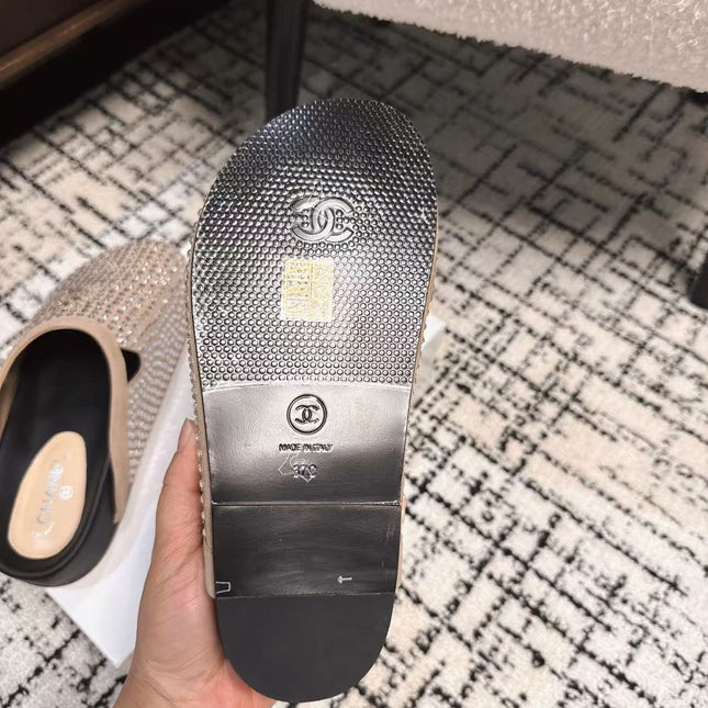 FLAT MULE IN LIGHT BROWN SUEDE WITH CRYSTALS