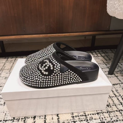 FLAT MULE IN  BLACK SUEDE WITH CRYSTALS